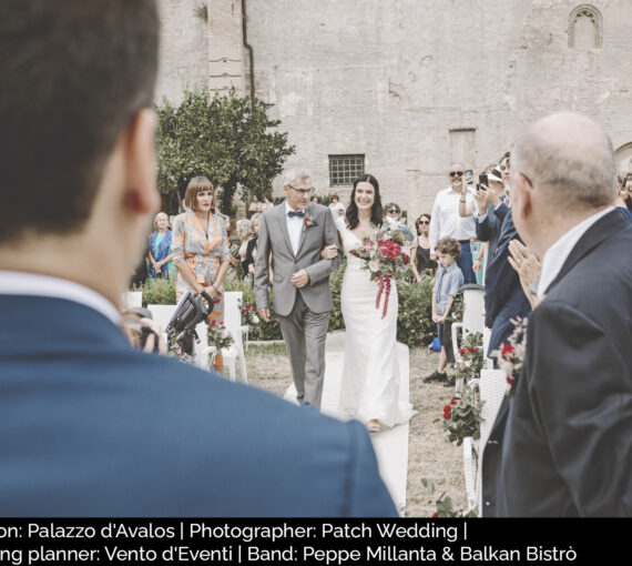 Location: Palazzo d’Avalos | Photographer: Patch Wedding | Wedding planner: Vento d’Eventi | Band: Peppe Millanta & Balkan Bistrò