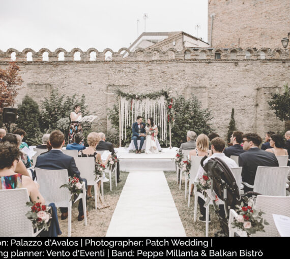 Location: Palazzo d’Avalos | Photographer: Patch Wedding | Wedding planner: Vento d’Eventi | Band: Peppe Millanta & Balkan Bistrò