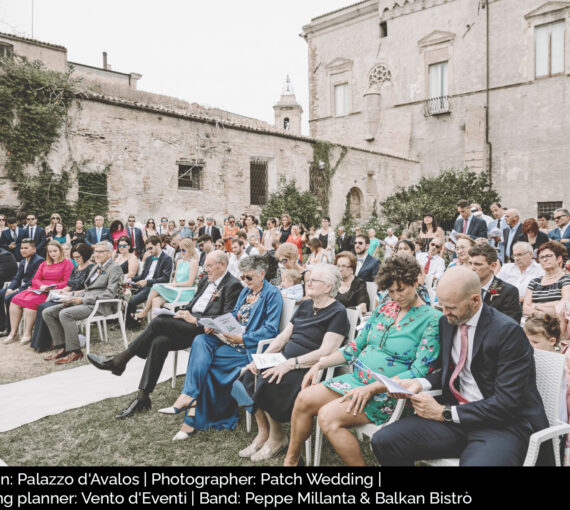 Location: Palazzo d’Avalos | Photographer: Patch Wedding | Wedding planner: Vento d’Eventi | Band: Peppe Millanta & Balkan Bistrò