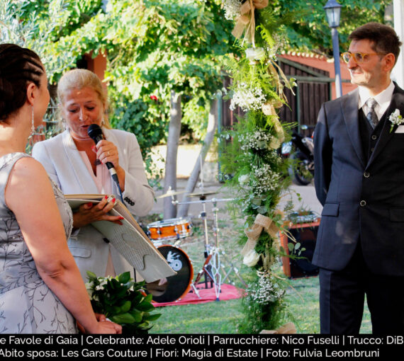 Location: Le Favole di Gaia | Celebrante: Adele Orioli | Parrucchiere: Nico Fuselli | Trucco: DiBi Center Sulmona | Abito sposa: Les Gars Couture | Fiori: Magia di Estate | Foto: Fulvia Leombruni