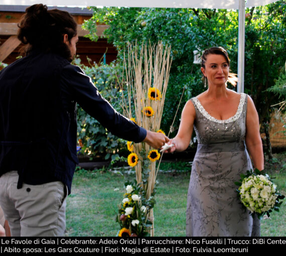 Location: Le Favole di Gaia | Celebrante: Adele Orioli | Parrucchiere: Nico Fuselli | Trucco: DiBi Center Sulmona | Abito sposa: Les Gars Couture | Fiori: Magia di Estate | Foto: Fulvia Leombruni