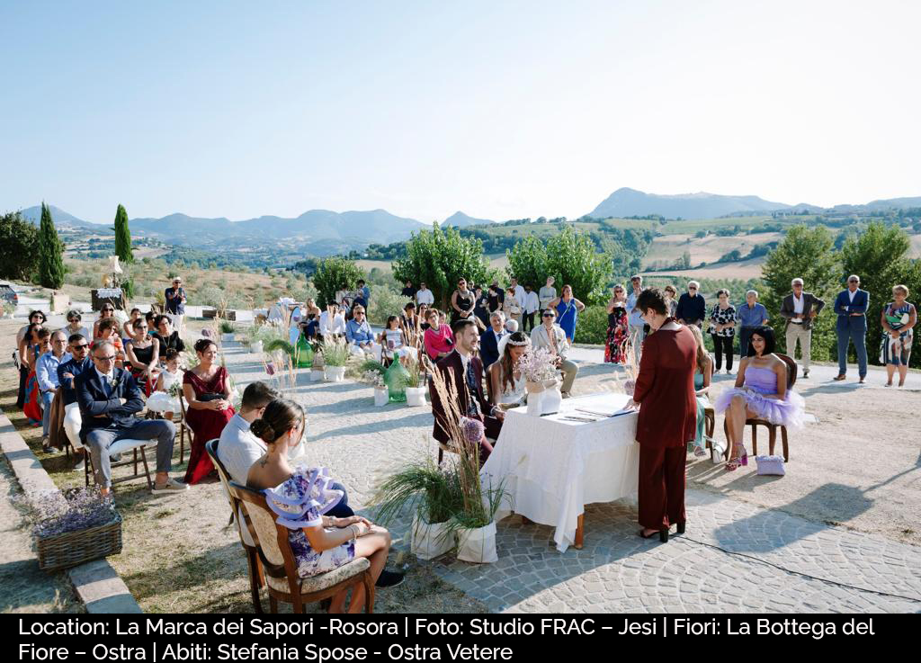 Location: La Marca dei Sapori -Rosora | Foto: Studio FRAC – Jesi | Fiori: La Bottega del Fiore – Ostra | Abiti: Stefania Spose – Ostra Vetere